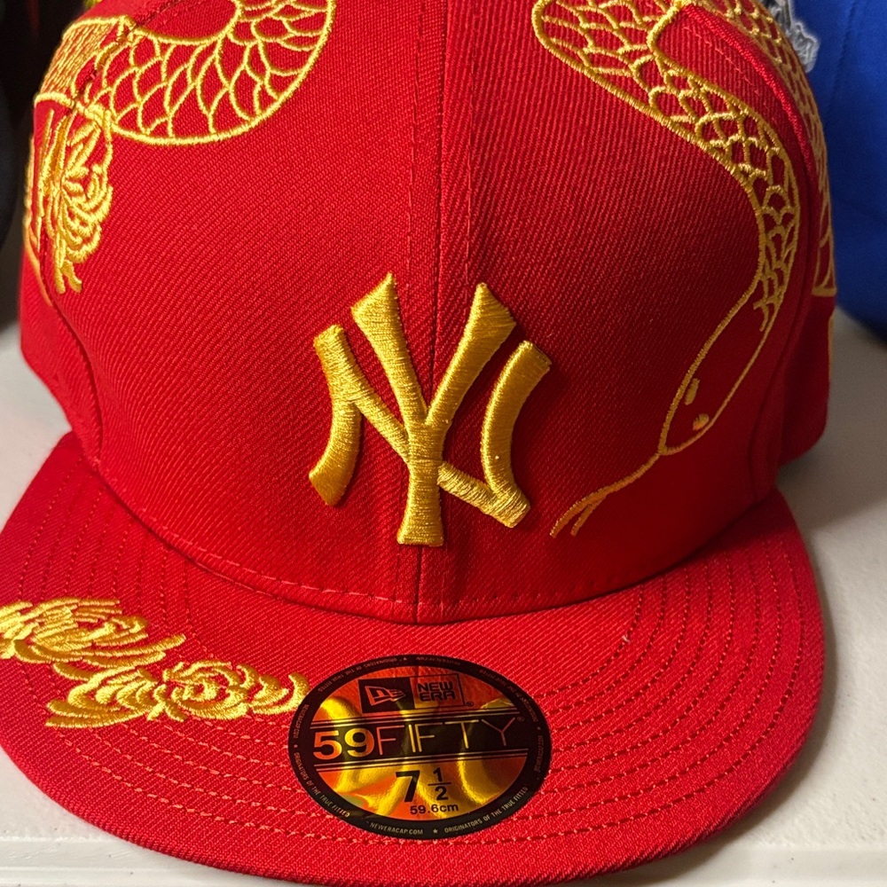 New Era Red & Gold NY size 7